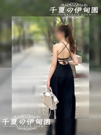 退役女優  かつて一世を風靡し、今はカメラの鎖を解き放った。